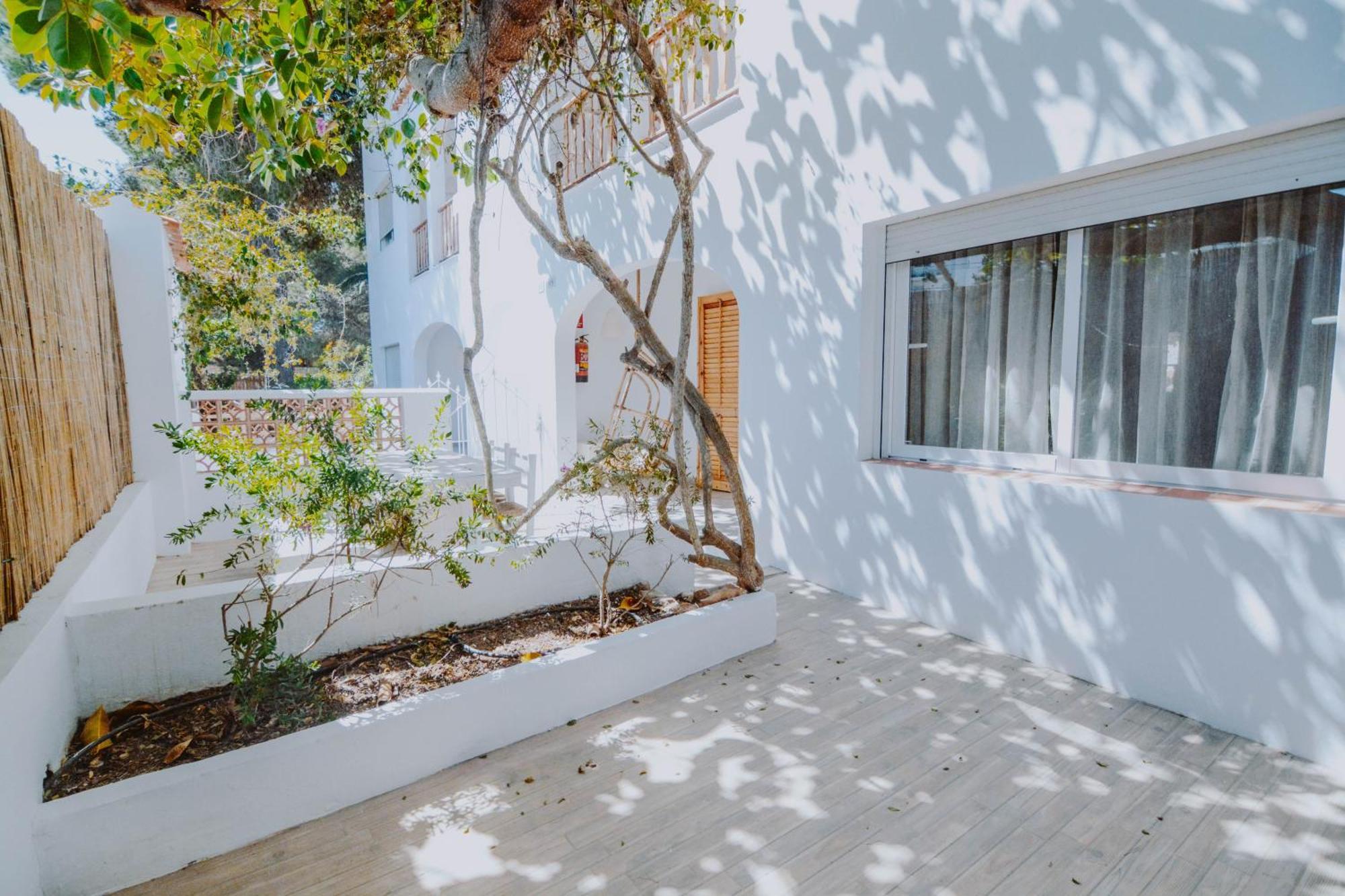 Апарт отель Secret Oasis Ibiza-Only Adults Сан-Антонио-Абад Экстерьер фото