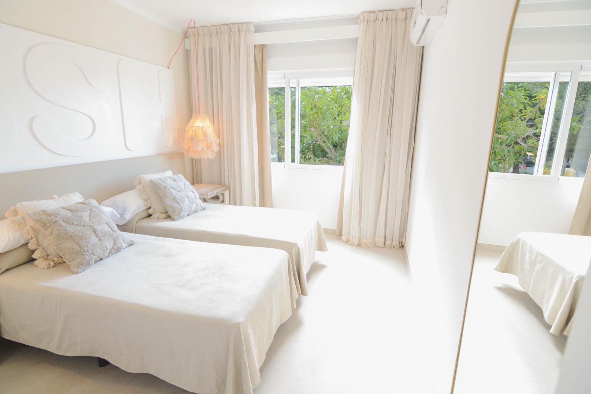 Апарт отель Secret Oasis Ibiza-Only Adults Сан-Антонио-Абад Экстерьер фото