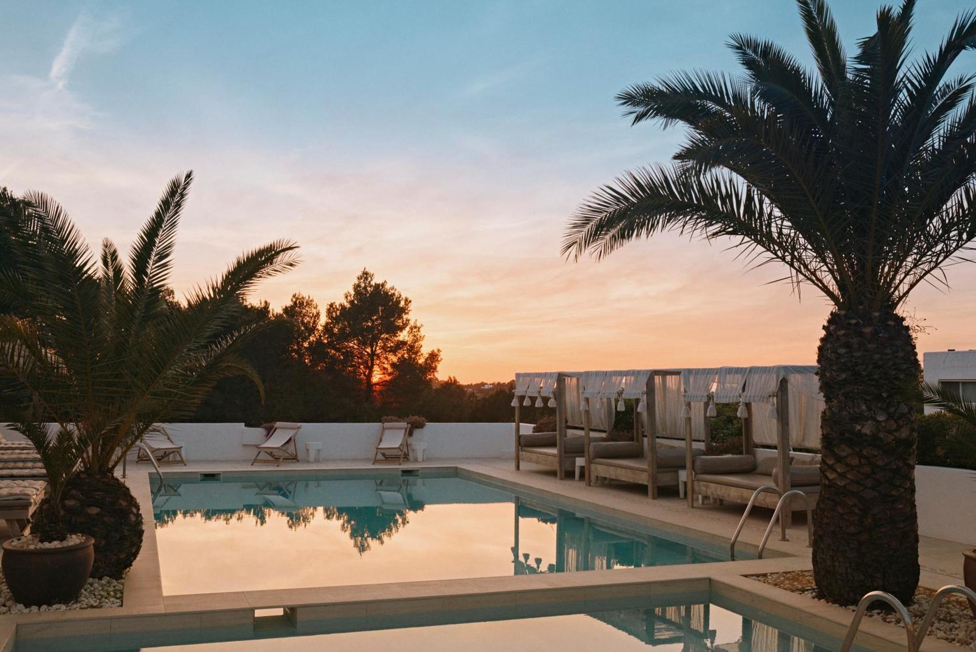 Апарт отель Secret Oasis Ibiza-Only Adults Сан-Антонио-Абад Экстерьер фото